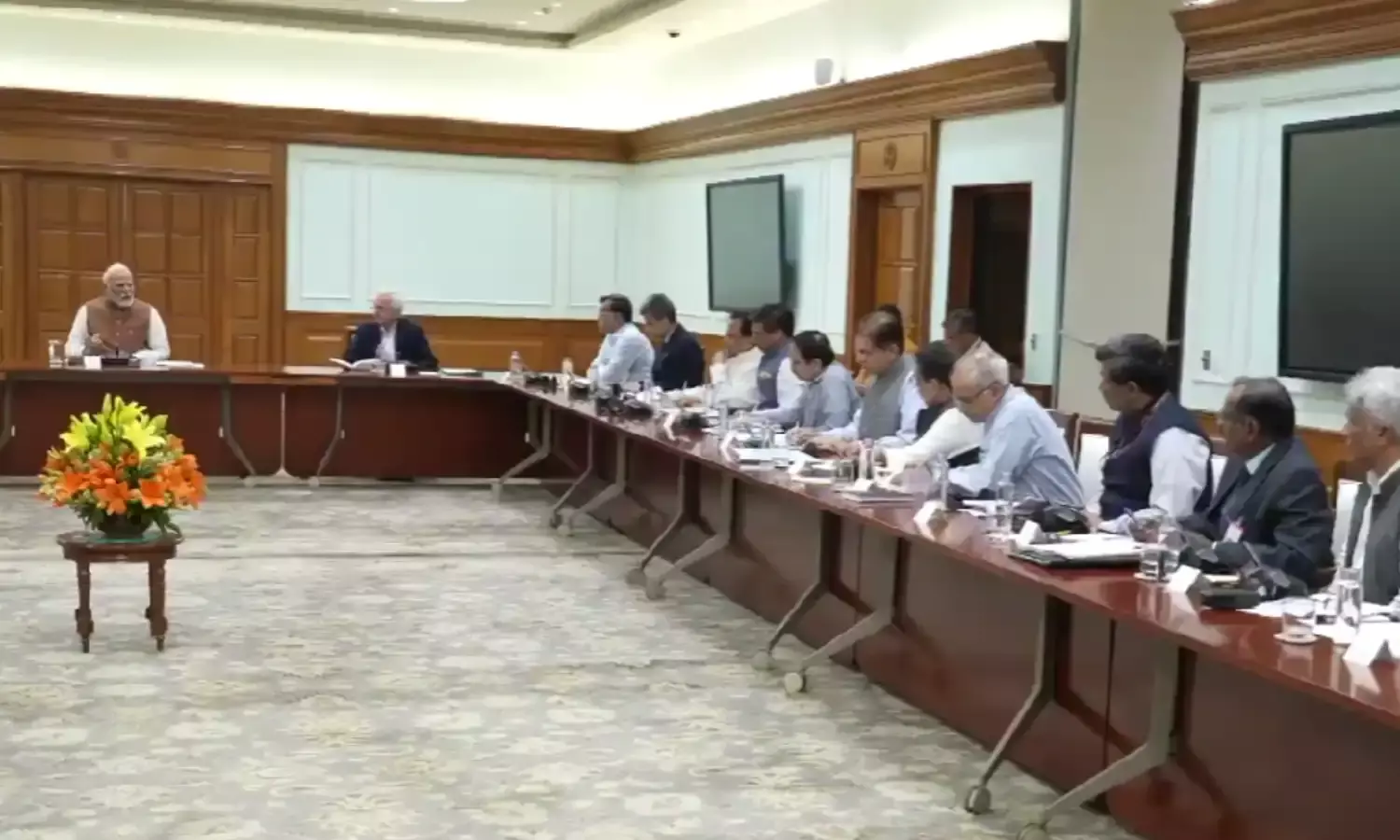 पाकिस्तान के साथ तनाव के बीच प्रधानमंत्री मोदी ने भारत सरकार के सचिवों के साथ की उच्च स्तरीय बैठक
