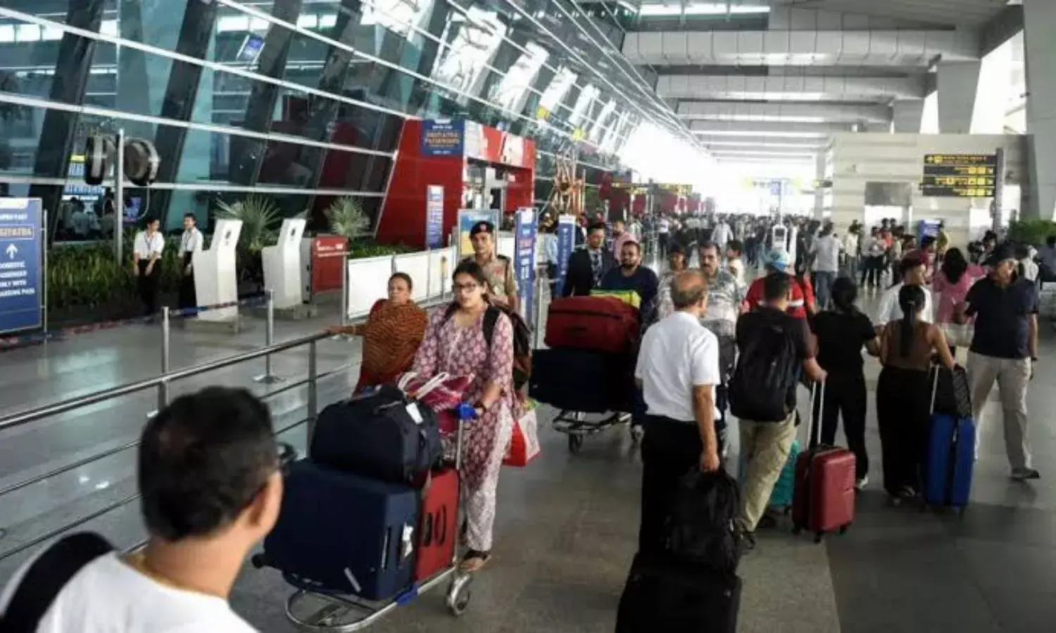 9 मई तक 8 राज्यों के 28 एयरपोर्ट्स हुए बंद, पाकिस्तान पर एयरस्ट्राइक के बाद अलर्ट