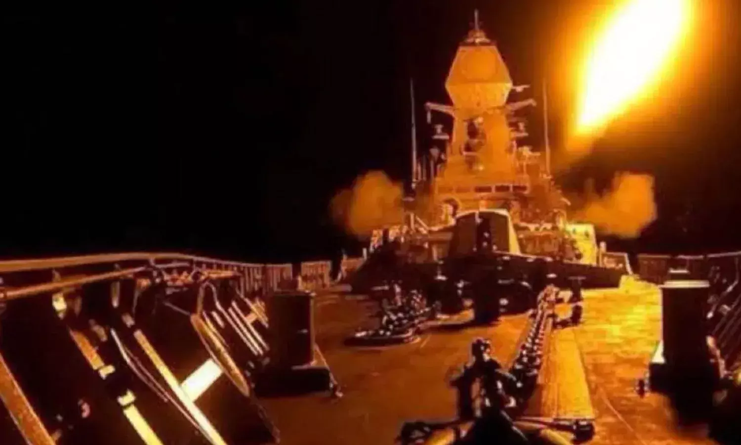 कराची पोर्ट पर बड़ा हमला, भारतीय सेना ने किया INS विक्रांत से ड्रोन अटैक