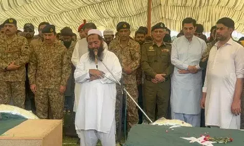 आतंकियों को राजकीय सम्मान देना पाकिस्तान की आम परंपरा... प्रेस ब्रीफिंग में बोले विदेश सचिव