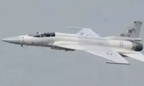 पठानकोट सेक्टर में एक पाकिस्तानी वायुसेना के जेट को मार गिराया