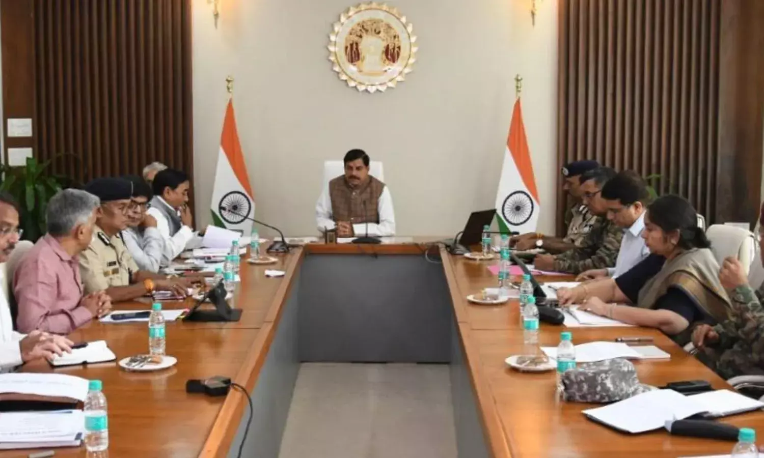 मध्य प्रदेश के सरकारी कर्मचारियों की छुट्टियां रद्द, जानें क्या है कारण मध्य प्रदेश के सरकारी कर्मचारियों की छुट्टियां रद्द, जानें क्या है कारण