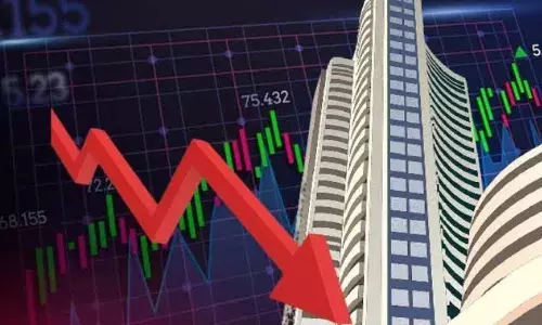 भारत - पाक तनाव के बीच शेयर बाजार में गिरावट, डॉलर के मुकाबले रुपया भी हुआ कमजोर