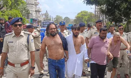 हुलिया बदलकर 6 महीने से दे रहा था पुलिस को चकमा, निकाला गया जुलूस…