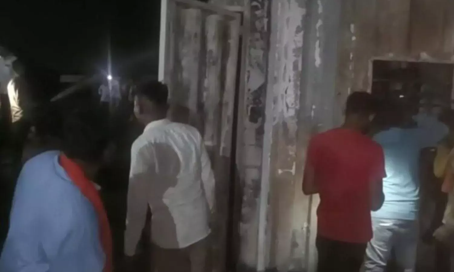 भारत माला प्रोजेक्ट के कंटेनर में लगी आग, दो की जल कर मौत