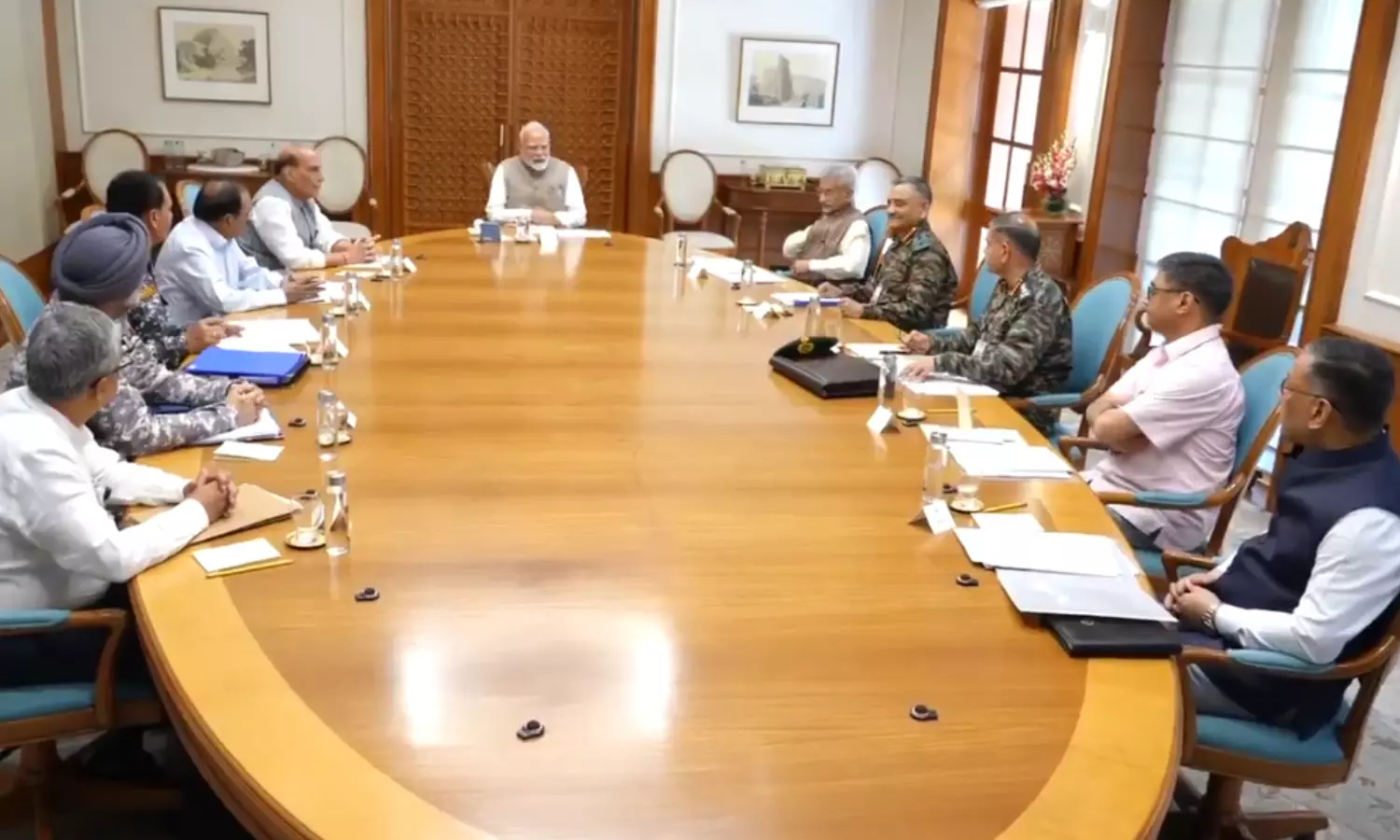 पीएम आवास पर एक और हाई लेवल मीटिंग, तीनों सेनाओं के प्रमुख समेत NSA, विदेश और रक्षा मंत्री मौजूद