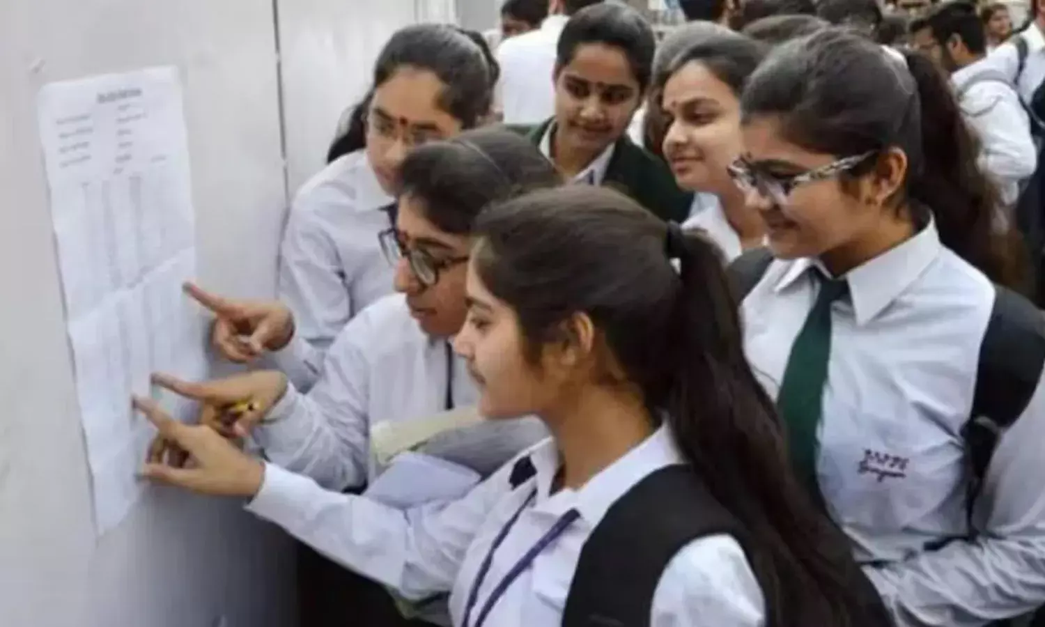 लड़कियों ने मारी बाजी, 88.39% छात्र पास; पिछले साल से 0.41% की बढ़त लड़कियों ने मारी बाजी, 88.39% छात्र पास; पिछले साल से 0.41% की बढ़त