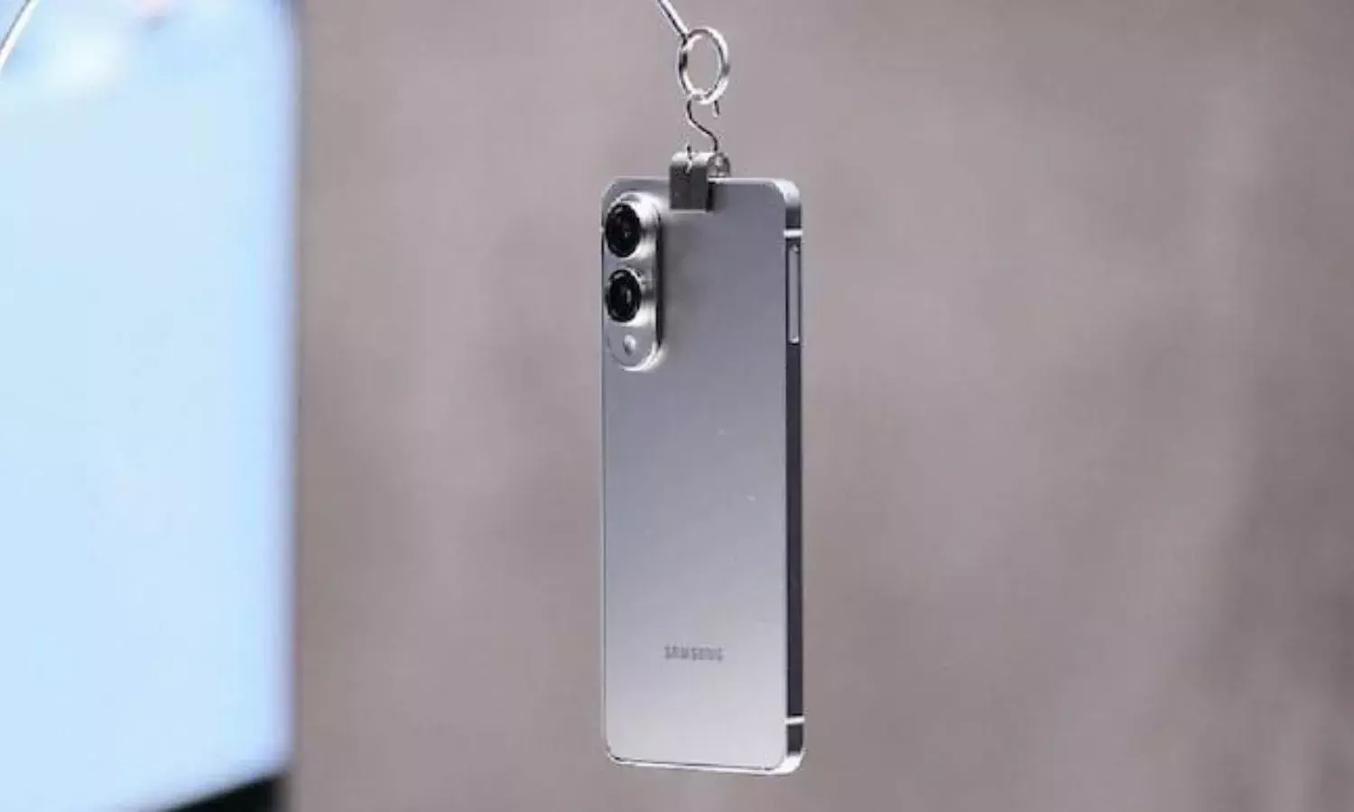 गैलेक्सी एआई फीचर्स के साथ लॉन्च हुआ सबसे पतला फोन, आईफोन को देगा कड़ी टक्कर