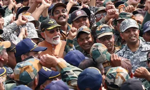 ऑपरेशन सिंदूर के बाद आदमपुर एयरबेस पहुंचे पीएम मोदी, की जवानों की हौसला अफजाई ऑपरेशन सिंदूर के बाद आदमपुर एयरबेस पहुंचे पीएम मोदी, की जवानों की हौसला अफजाई