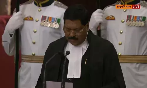 भारत के 52वें CJI के रूप में ली शपथ, पहले बौद्ध मुख्य न्यायाधीश