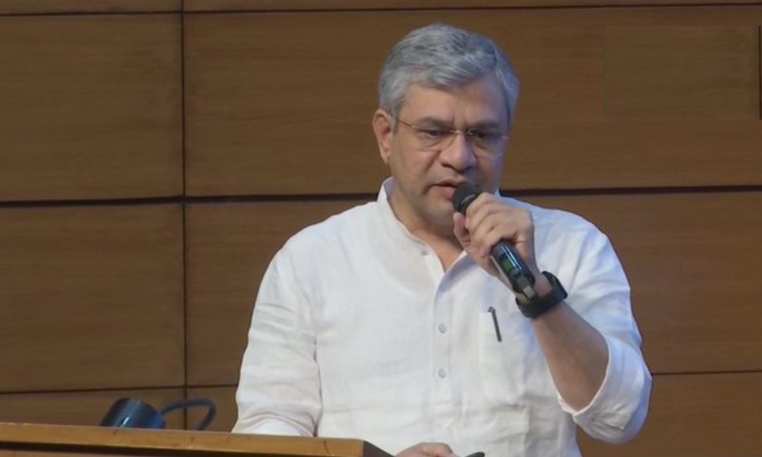 मोदी कैबिनेट का बड़ा फैसला, जेवर में भारत की छठी सेमीकंडक्टर इकाई को मंजूरी