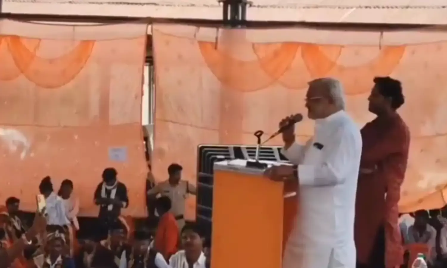 कहा - बाहरी लोग हस्तक्षेप न करें नहीं तो पजामे ढ़ीले हो जाएगें