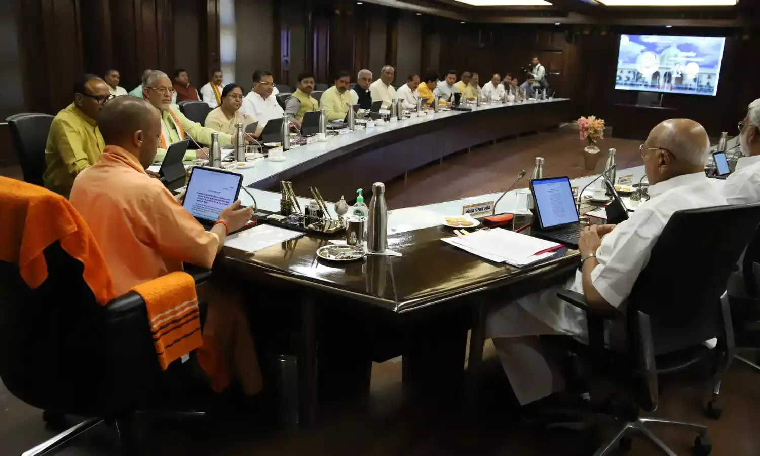 बीज उत्पादन में आत्मनिर्भर बनेगा यूपी, योगी सरकार ने सीड पार्क स्थापना को दी मंजूरी…