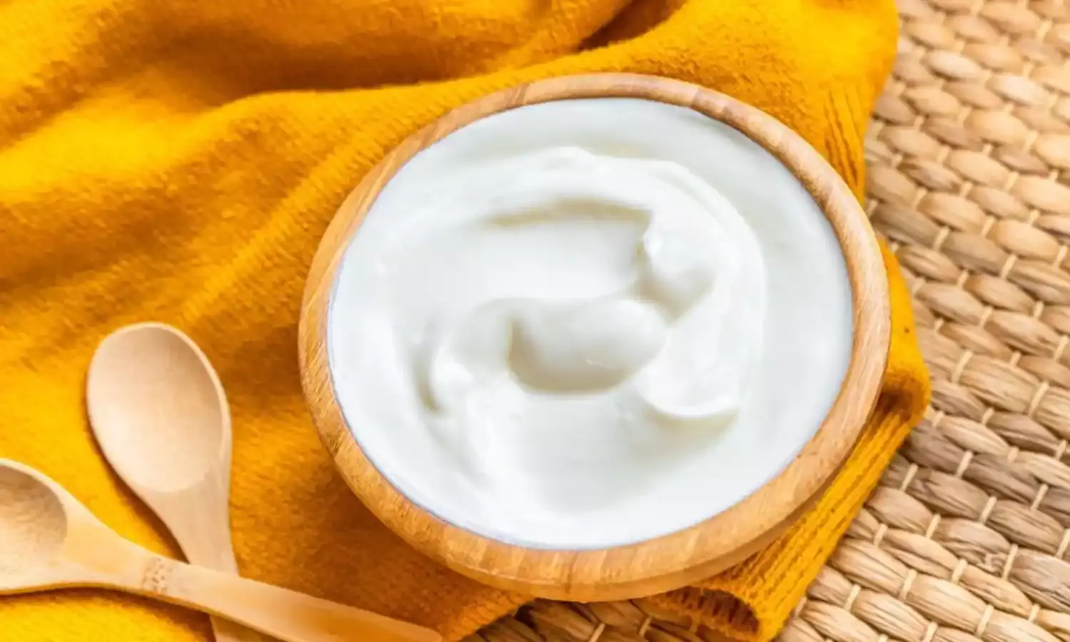 रात में दही खाने से सेहत पर पड़ता है गलत असर, जानें इससे जुड़ी सारी डिटेल्स