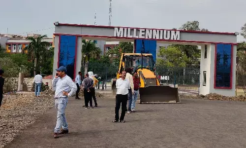 सरकारी जमीन के अतिक्रमण और अवैध कॉलोनी निर्माण पर प्रशासन सख्त, चला बुलडोजर