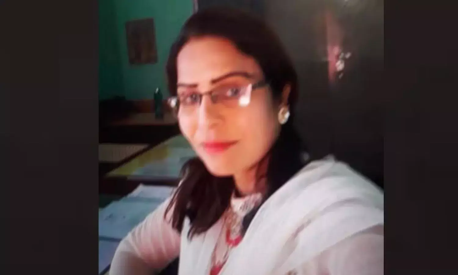 महिला टीचर ने किया पाकिस्तानी सेना का समर्थन, DEO ने किया सस्पेंड, सोशल मीडिया पोस्ट से मचा बवाल