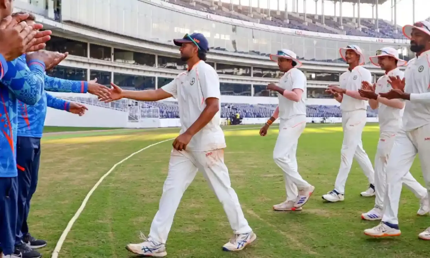 18 मैचों में 97 विकेट लेकर क्रिकेट की नई उम्मीद बने हर्ष दुबे, इंग्लैंड के खिलाफ करेंगे टीम इंडिया में डेब्यू