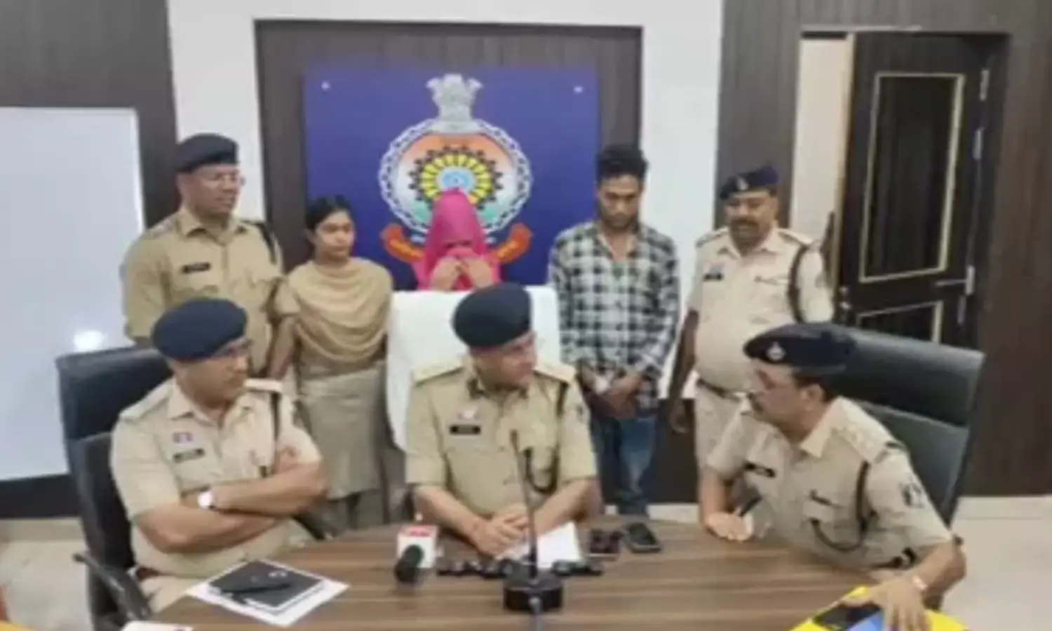 हिन्दू बनकर रह रही थी बांग्लादेशी मुस्लिम महिला, एसटीएफ ने किया गिरफ्तार