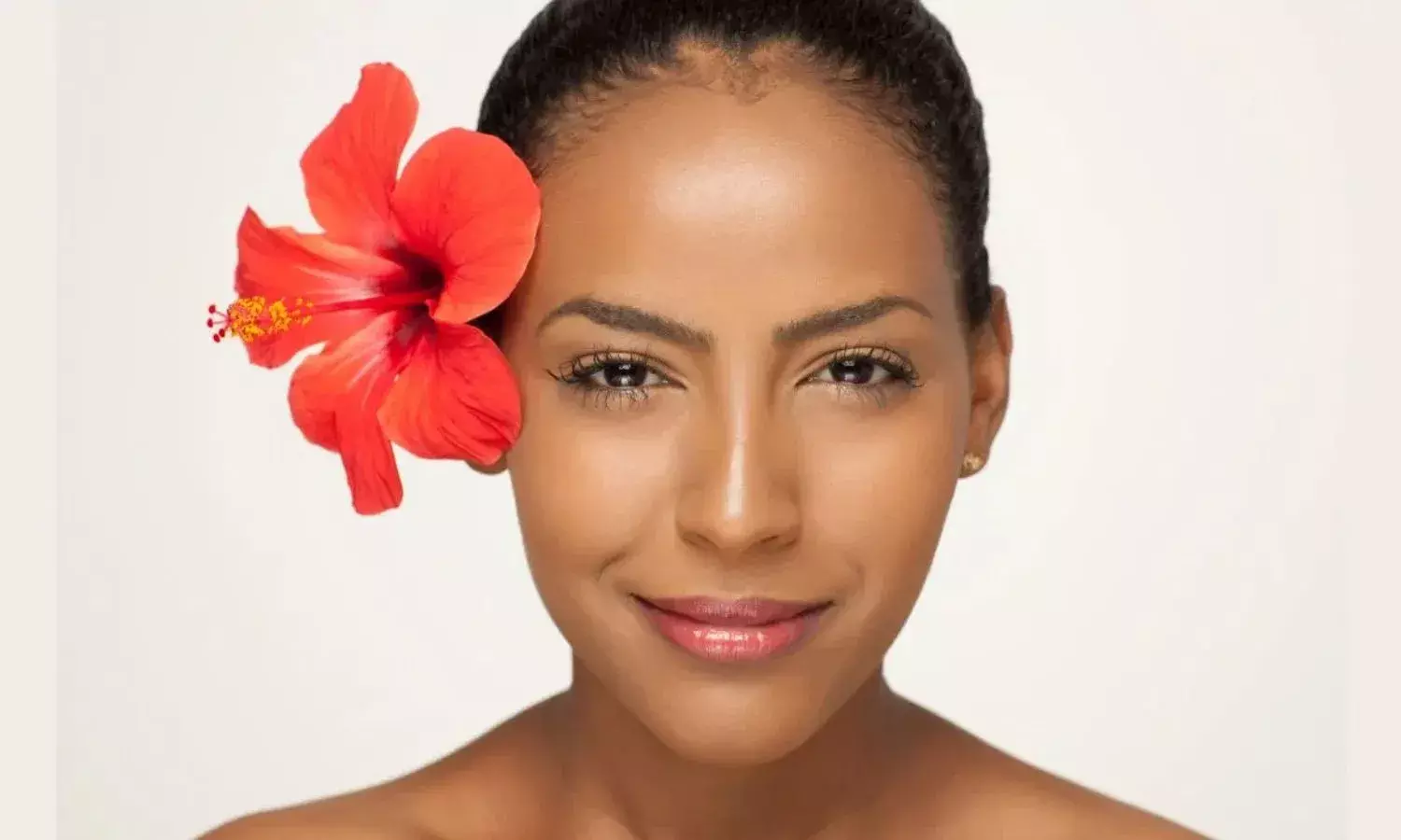 गुड़हल के फूल से मिलेगा गुलाबी निखार, जानें आसान टिप्स