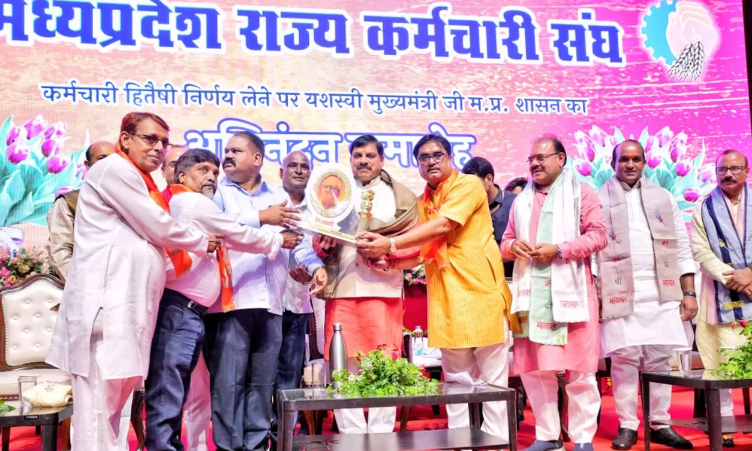 9 साल से कर्मचारियों का एचआर अटका था, सीएम ने बिना ज्ञापन के लिए संज्ञान, कहा - यह सब बोलने की बात नहीं 9 साल से कर्मचारियों का एचआर अटका था, सीएम ने बिना ज्ञापन के लिए संज्ञान, कहा - यह सब बोलने की बात नहीं