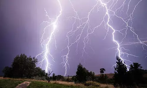 बारिश और तूफान का अलर्ट, तापमान में आएगी गिरावट