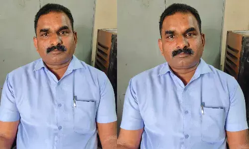 इंदौर में नगर निगम का ऑफिस अधीक्षक 7,000 रुपये की रिश्वत लेते रंगे हाथों गिरफ्तार