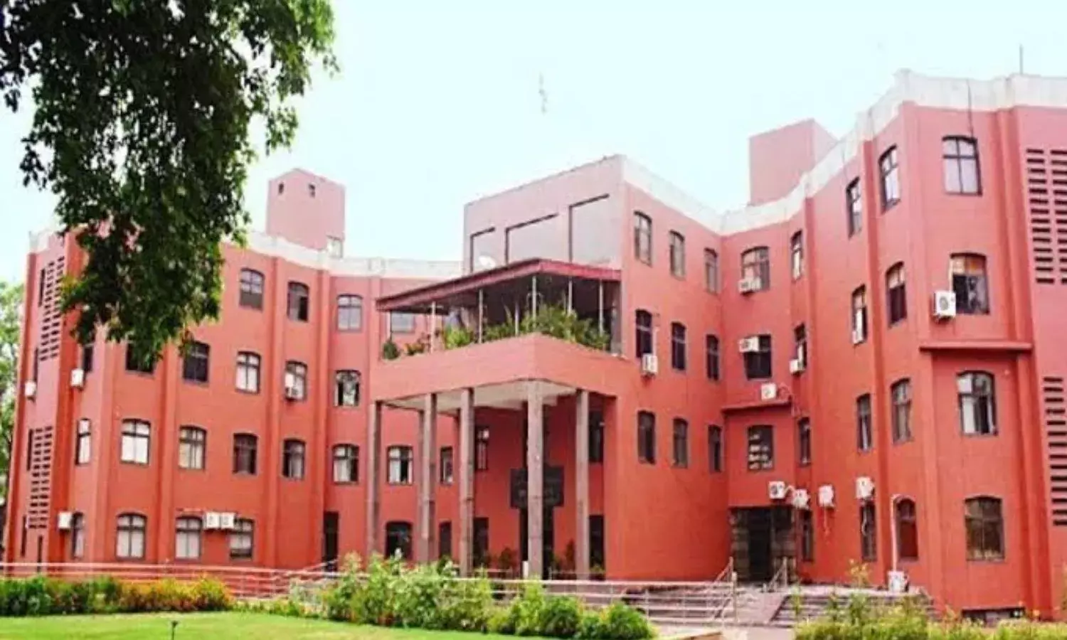 नगर निगम में कई काम ठप, 61 अधिकारी और कर्मचारियों को काम से रोका...