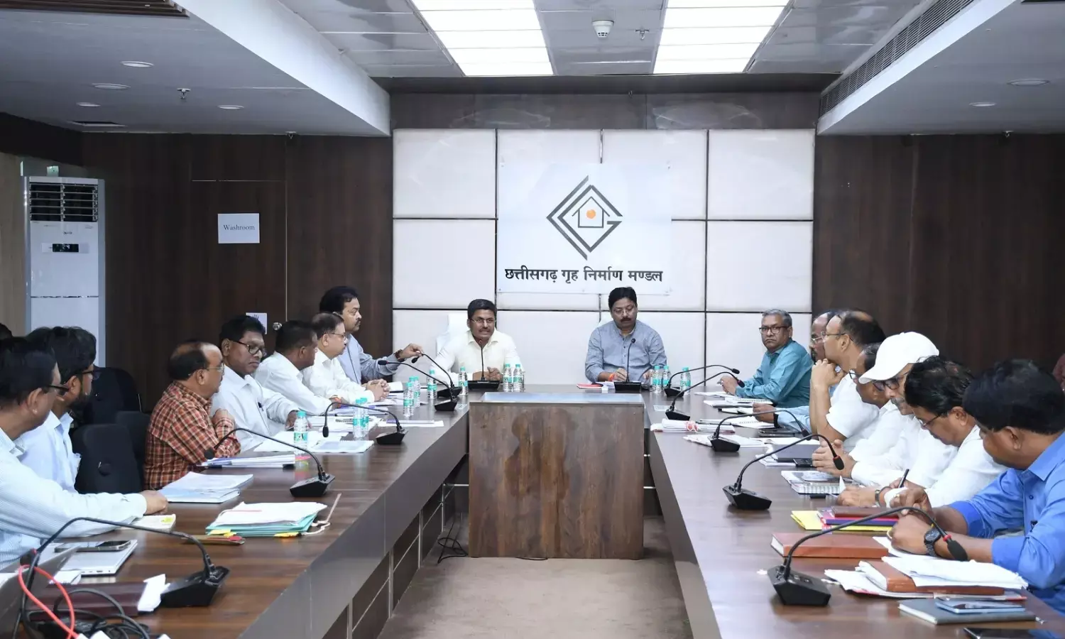 छत्तीसगढ़ गृह निर्माण मंडल अध्यक्ष अनुराग सिंह देव ने ली दो दिवसीय समीक्षा बैठक छत्तीसगढ़ गृह निर्माण मंडल अध्यक्ष अनुराग सिंह देव ने ली दो दिवसीय समीक्षा बैठक