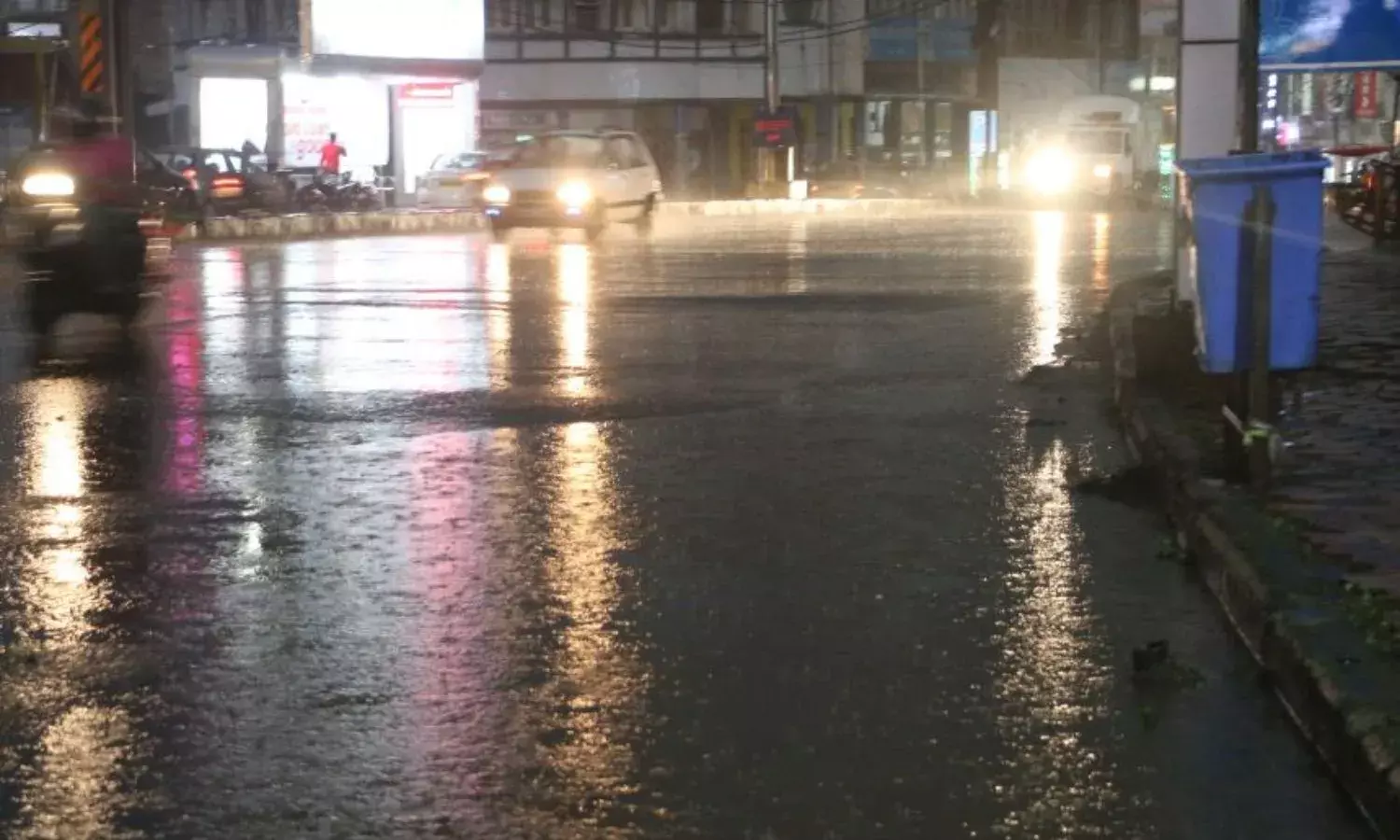 भोपाल में मौसम ने ली करवट; दिनभर की तपन के बाद रात में तेज आंधी और बारिश, अगले 24 घंटे के लिए अलर्ट जारी