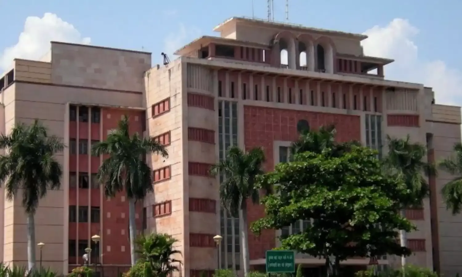 उधार के इंजीनियरों के भरोसे करोड़ों की परियोजनाओं वाले कार्यालय...