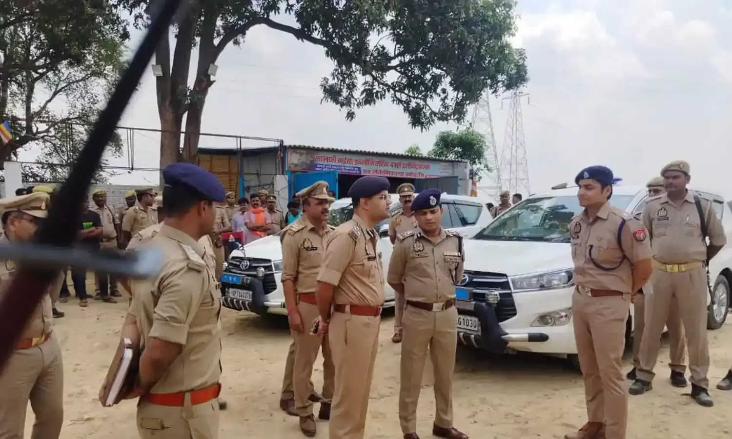 वृद्ध पिता और दो बेटों की हथौड़ा मारकर हत्या, रंजिश का मामला आ रहा सामने…