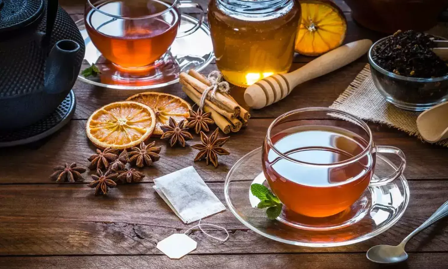 कोविड से बचाव के लिए बढ़ाएं इम्यूनिटी, घर पर बनाएं ये आसान काढ़ा कोविड से बचाव के लिए बढ़ाएं इम्यूनिटी, घर पर बनाएं ये आसान काढ़ा