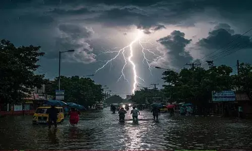 107 सालों के बाद मुंबई में झमाझम बरसे बदरा, दिल्ली में टूटा 124 साल पुराना रिकॉर्ड, मौसम विभाग जारी किया अलर्ट