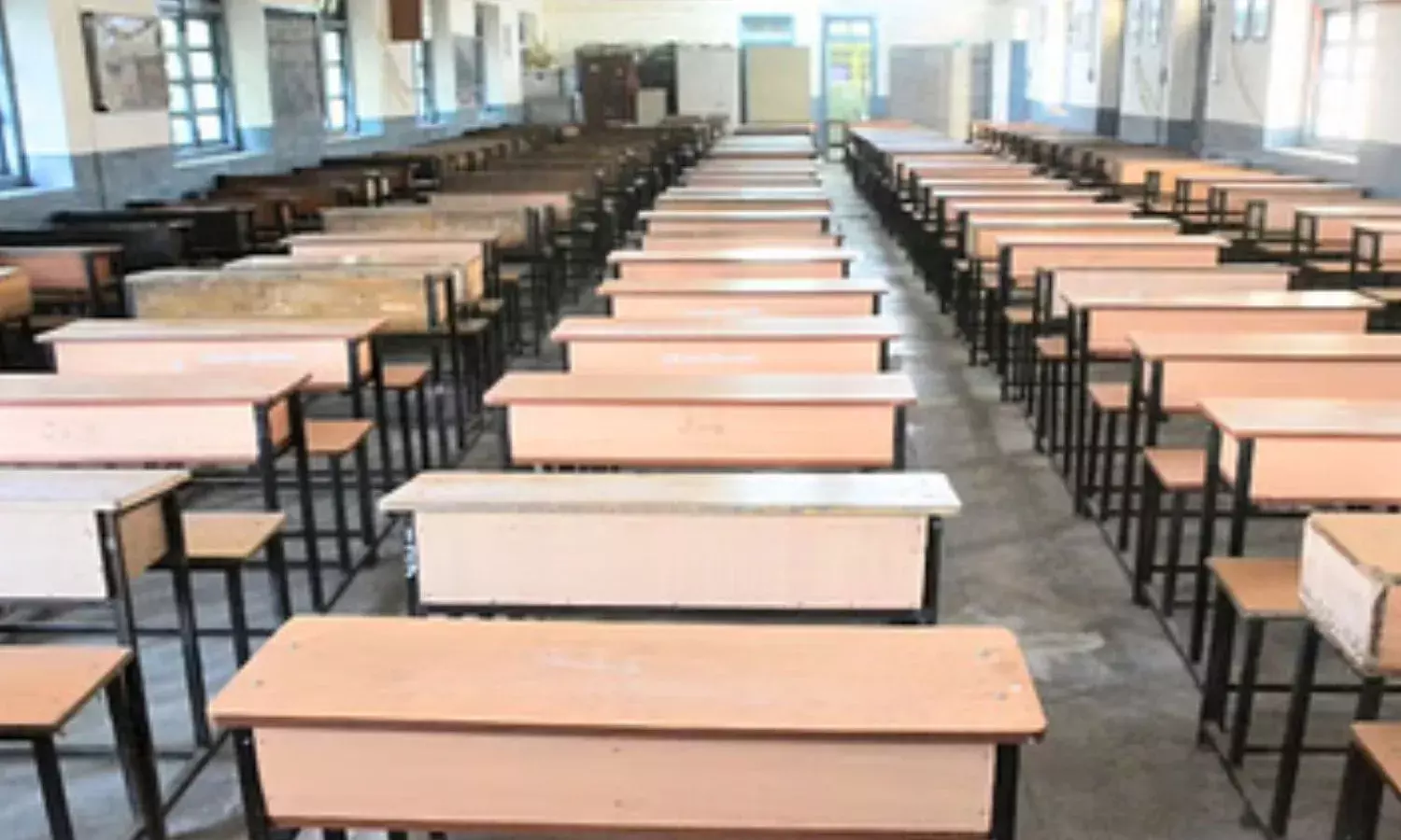 211 स्कूलों में एक भी छात्र नहीं, शिक्षकों की कमी से बिगड़े परीक्षा परिणाम