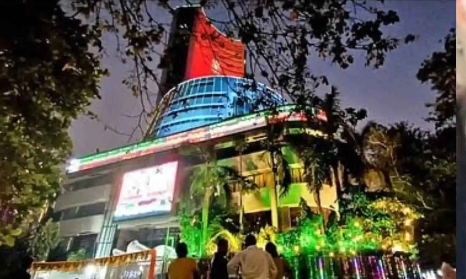 गिरावट के साथ हुई शेयर बाजार की शुरुआत, जानिए सेंसेक्स और निफ्टी के ताजा हाल गिरावट के साथ हुई शेयर बाजार की शुरुआत, जानिए सेंसेक्स और निफ्टी के ताजा हाल