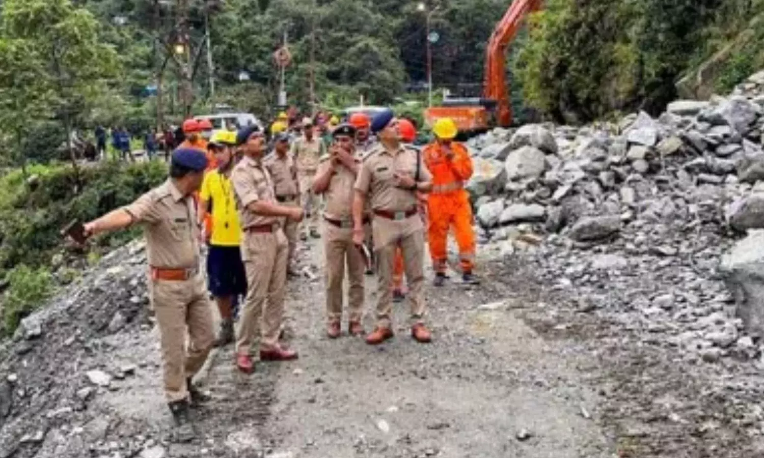 छत्तीसगढ़ के श्रद्धालुओं का वाहन गुप्तकाशी में लैंडस्लाइड का शिकार, 1 की दर्दनाक मौत, 5 घायल