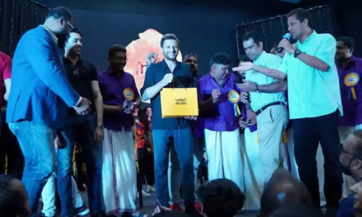 भारतीय सेना को अपशब्द कहने वाले अफरीदी के लिए दुबई में झूम उठा केरल समुदाय…