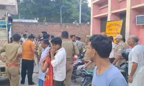 शादी की खुशियां मातम में बदली, बारातियों से भरी कार खाई में गिरी, 5 की मौत