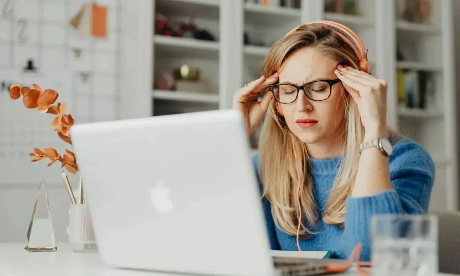 नींद से जागते ही सिर में दर्द क्यों होता है? एक्सपर्ट ने बताए चौंकाने वाले कारण