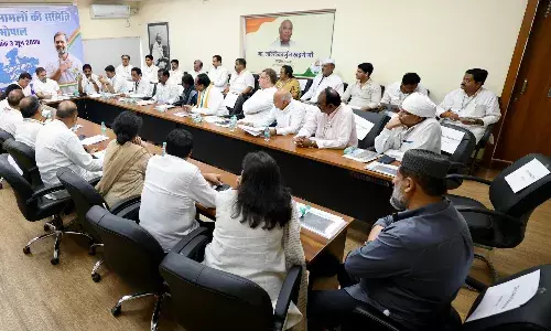 कांग्रेस PAC बैठक में नकुलनाथ गैरमौजूद, कांग्रेस बोली - कमलनाथ आए हैं यही बहुत...