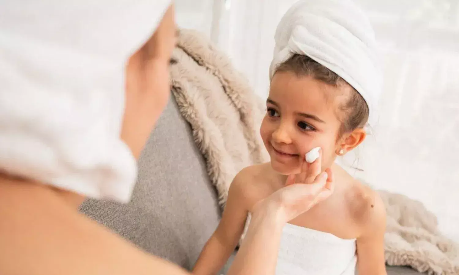 बच्चों को भी चाहिए सनस्क्रीन की सुरक्षा, जानें एक्सपर्ट क्या कहते हैं