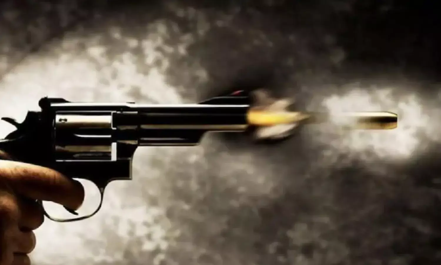 नमाज अदा कर घर लौट रहे शिक्षक पर भतीजे ने चलाई गोली, चाचा की मौके पर हुई मौत