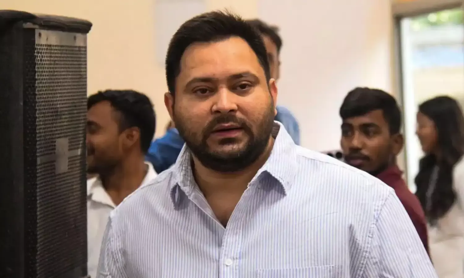 बिहार के नेता प्रतिपक्ष तेजस्वी के काफिले पर बेकाबू ट्रक ने मारी टक्कर, जानिए कैसी है लालू के बेटे की हालत?