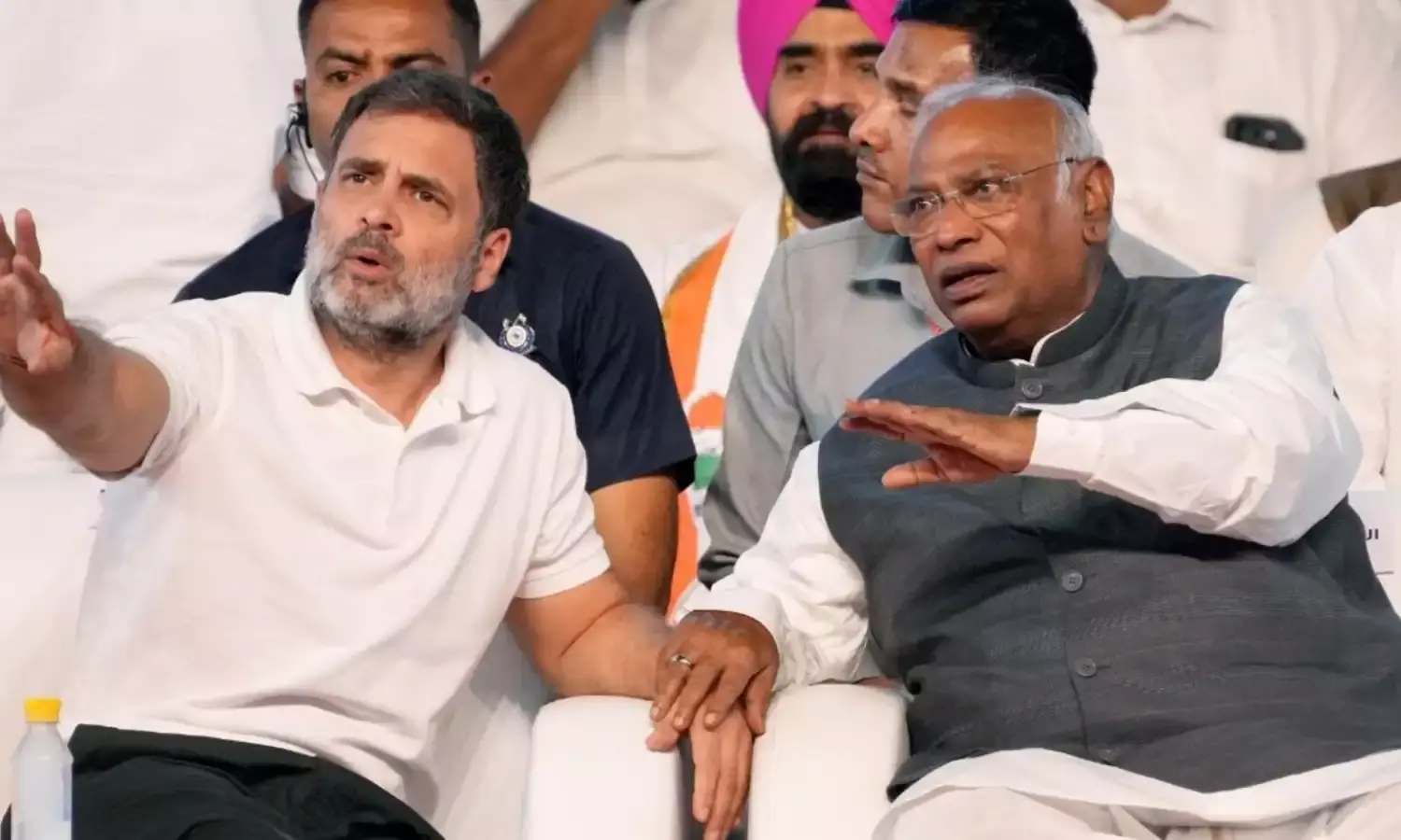 आजादी की लड़ाई के मैदान से राहुल के घुड़साल तक कांग्रेस