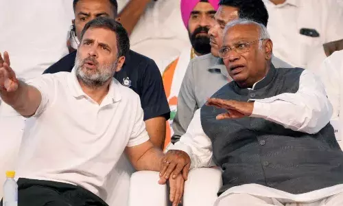 आजादी की लड़ाई के मैदान से राहुल के घुड़साल तक कांग्रेस