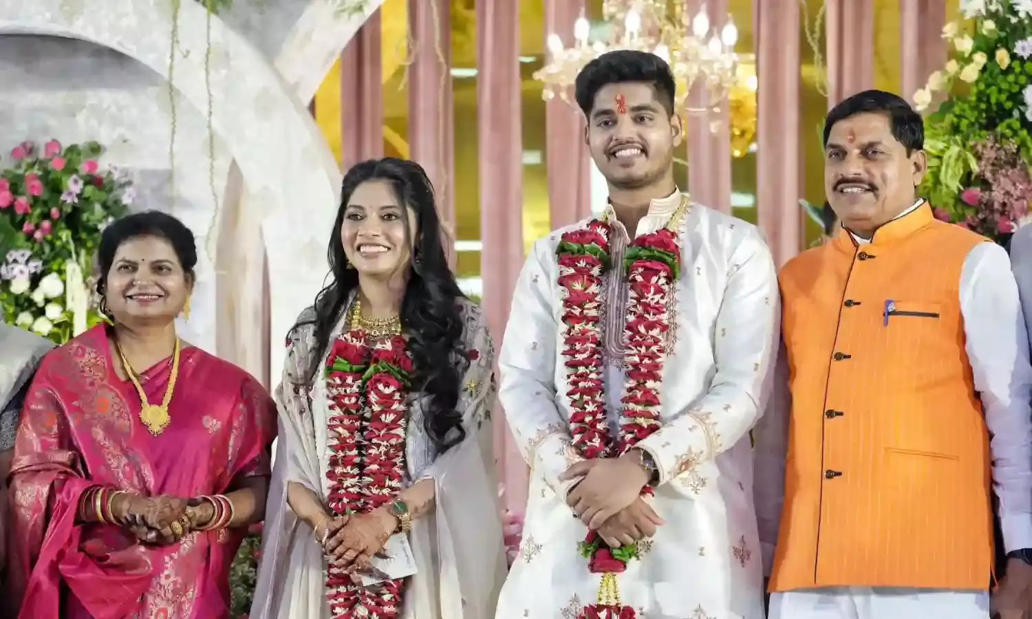 सीएम मोहन यादव के छोटे बेटे डॉ. अभिमन्यु की डॉक्टर इशिता से सगाई, बड़े किसान की हैं बेटी सीएम मोहन यादव के छोटे बेटे डॉ. अभिमन्यु की डॉक्टर इशिता से सगाई, बड़े किसान की हैं बेटी