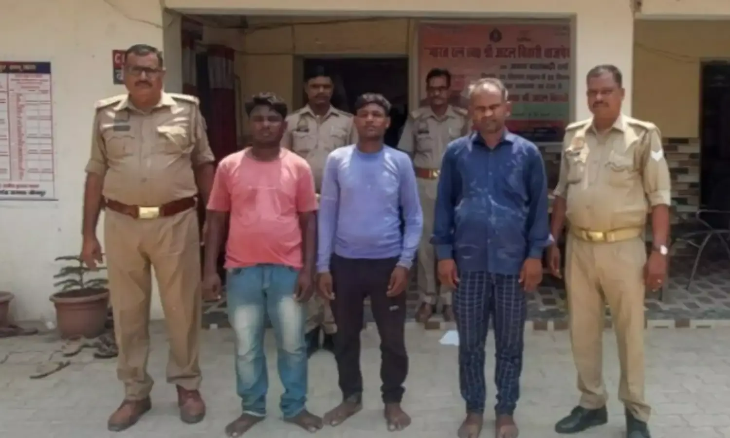 धर्म परिवर्तन कराने वाले तीन लोग रंगे हाथ गिरफ्तार, पुलिस को  मिली बड़ी सफलता
