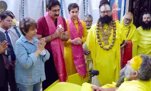 मध्यप्रदेश के कार्यवाहक चीफ जस्टिस से प्रेमानंद महाराज ने कहा - भय और प्रलोभन विचलित नहीं कर सकता