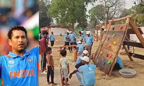 नक्सलगढ़ में खिलाडिय़ों की नर्सरी, 50 गांवों में खेल मैदान बनवा रहे क्रिकेट के भगवान सचिन तेंदुलकर… नक्सलगढ़ में खिलाडिय़ों की नर्सरी, 50 गांवों में खेल मैदान बनवा रहे क्रिकेट के भगवान सचिन तेंदुलकर…