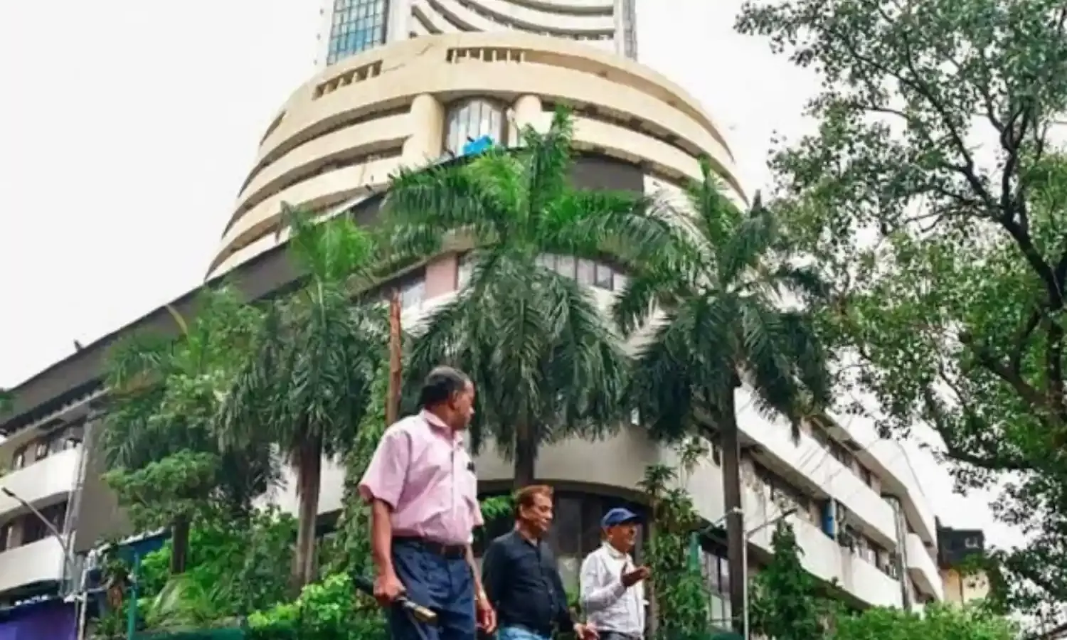 शेयर मार्केट की फ्लैट चाल, सेंसेक्स और निफ्टी में मामूली तेजी